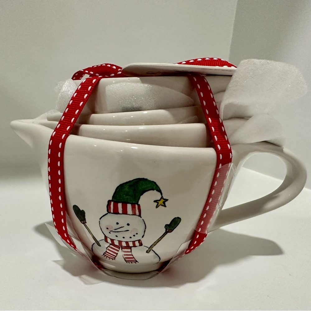 Brand new! Rae Dunn Snowman Measuring Cups! ☃️